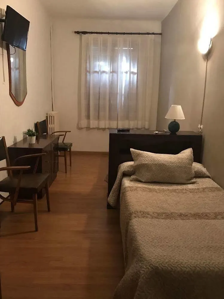Hostal Estacio Puigcerdà 0*,